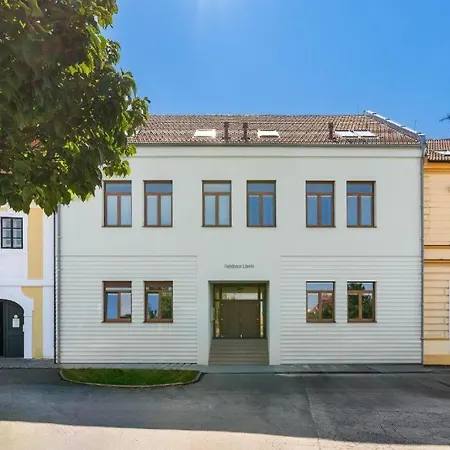 V Srdci - Park - Batuv Kanal - Cyklisticke Stezky - Rezidence Liberte Apartment Straznice